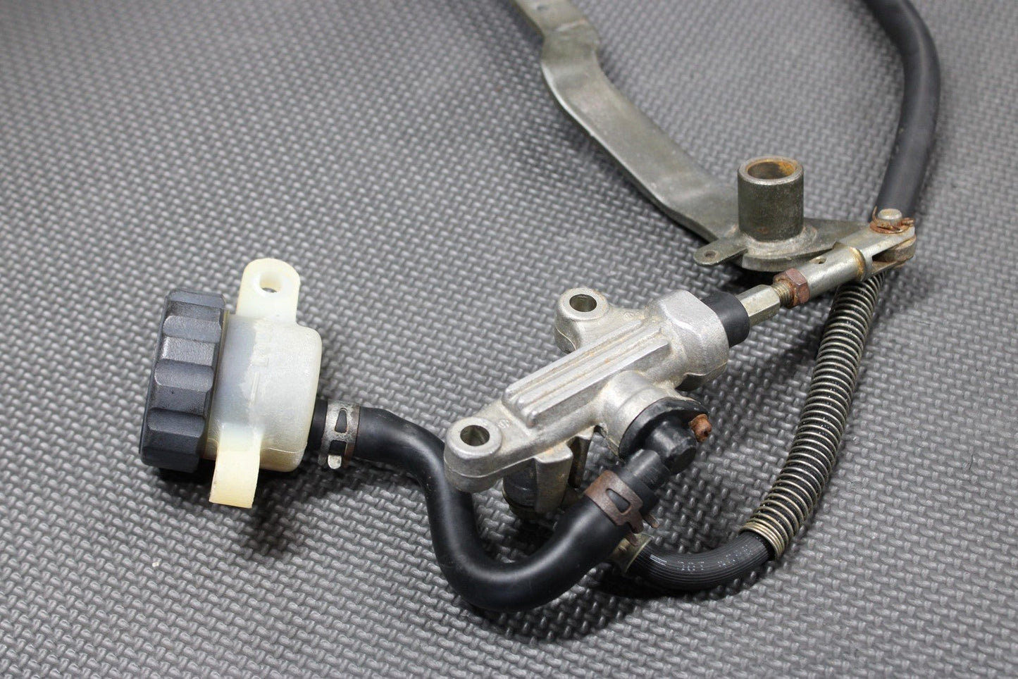1991 YAMAHA 87 - 01 BANSHEE 350 OEM NISSIN REAR BACK BRAKE CALIPER MASTER CYLINDER - hggarage
