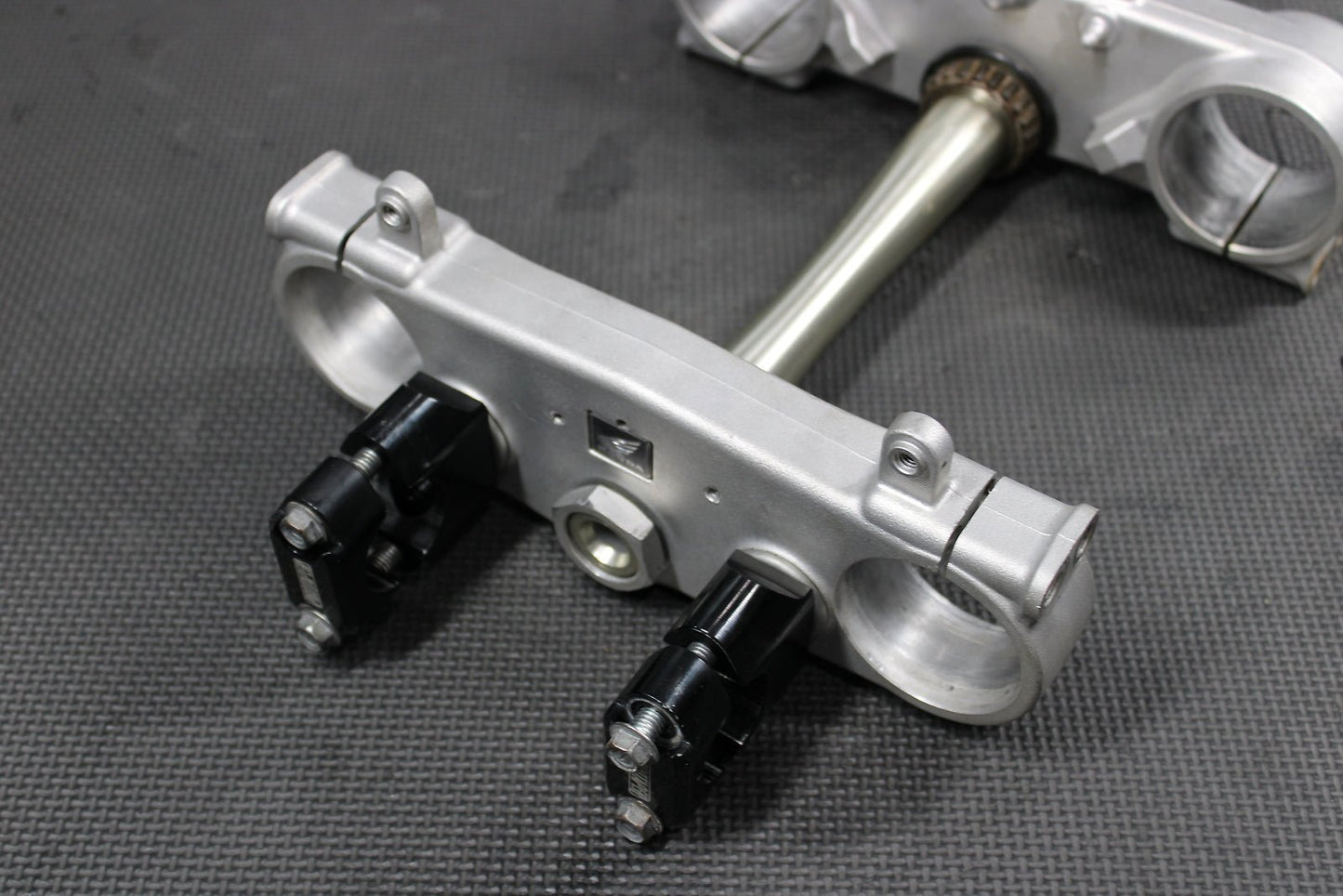 2009 HONDA CRF450R OEM FRONT FORKS LOWER UPPER TRIPLE TREE STEM - hggarage