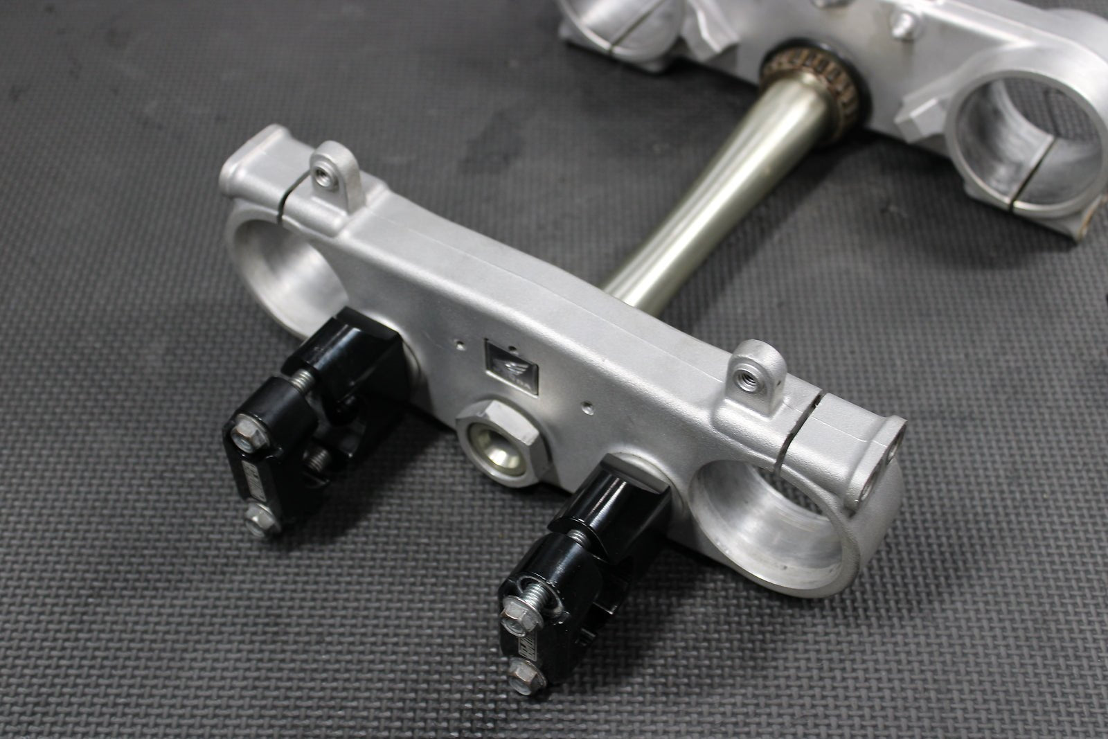 2009 HONDA CRF450R OEM FRONT FORKS LOWER UPPER TRIPLE TREE STEM - hggarage