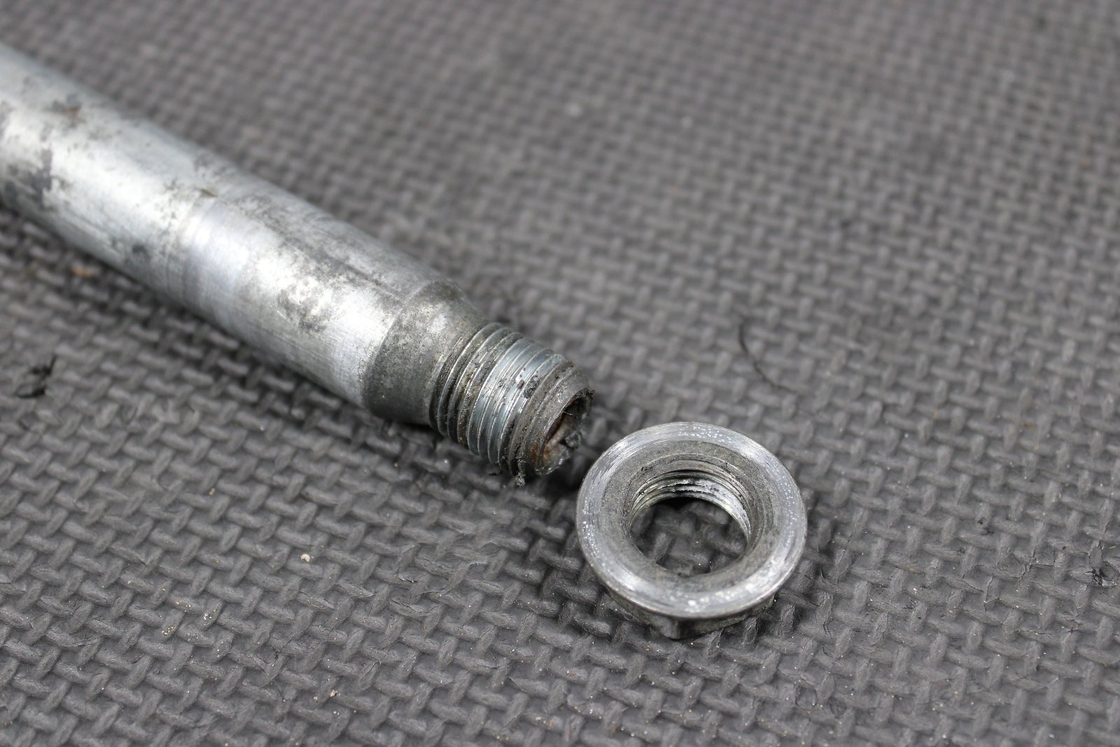2005 Yamaha YZ125 OEM Front Wheel Rim Axle Pivot Bolt 1C3 - 25181 - 00 - 00 - hggarage