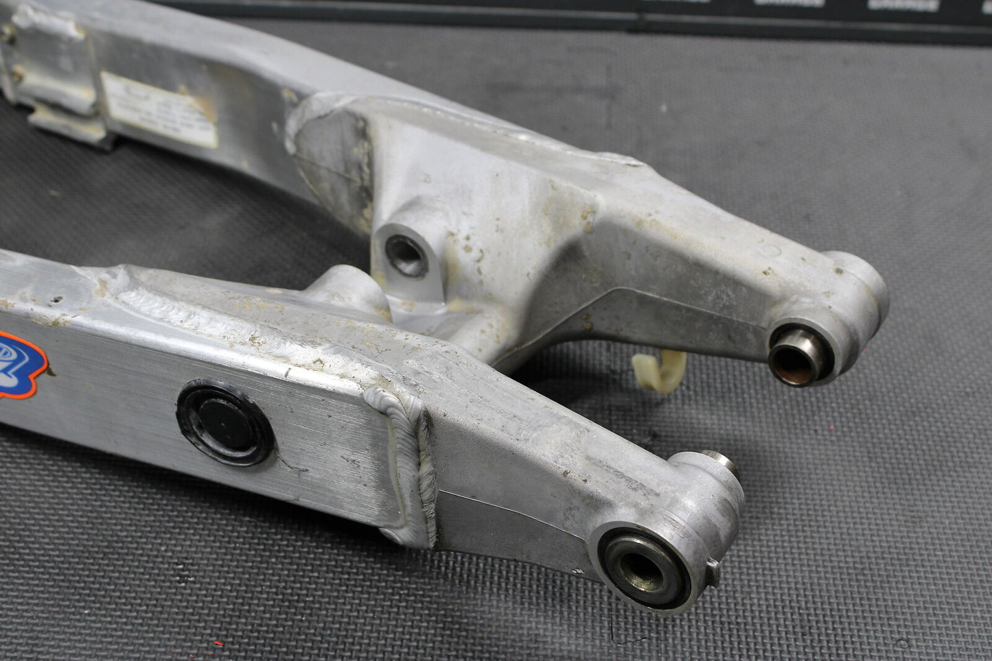 1997 HONDA CR125R OEM SWINGARM SWING ARM SUSPENSION 52200-KZ4-B00