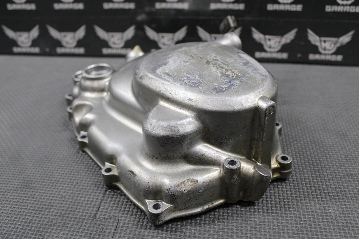 1999 HONDA XR200R 90 - 02 OEM ENGINE RIGHT CRANKCASE CLUTCH COVER 11330 - KT0 - 830 - hggarage