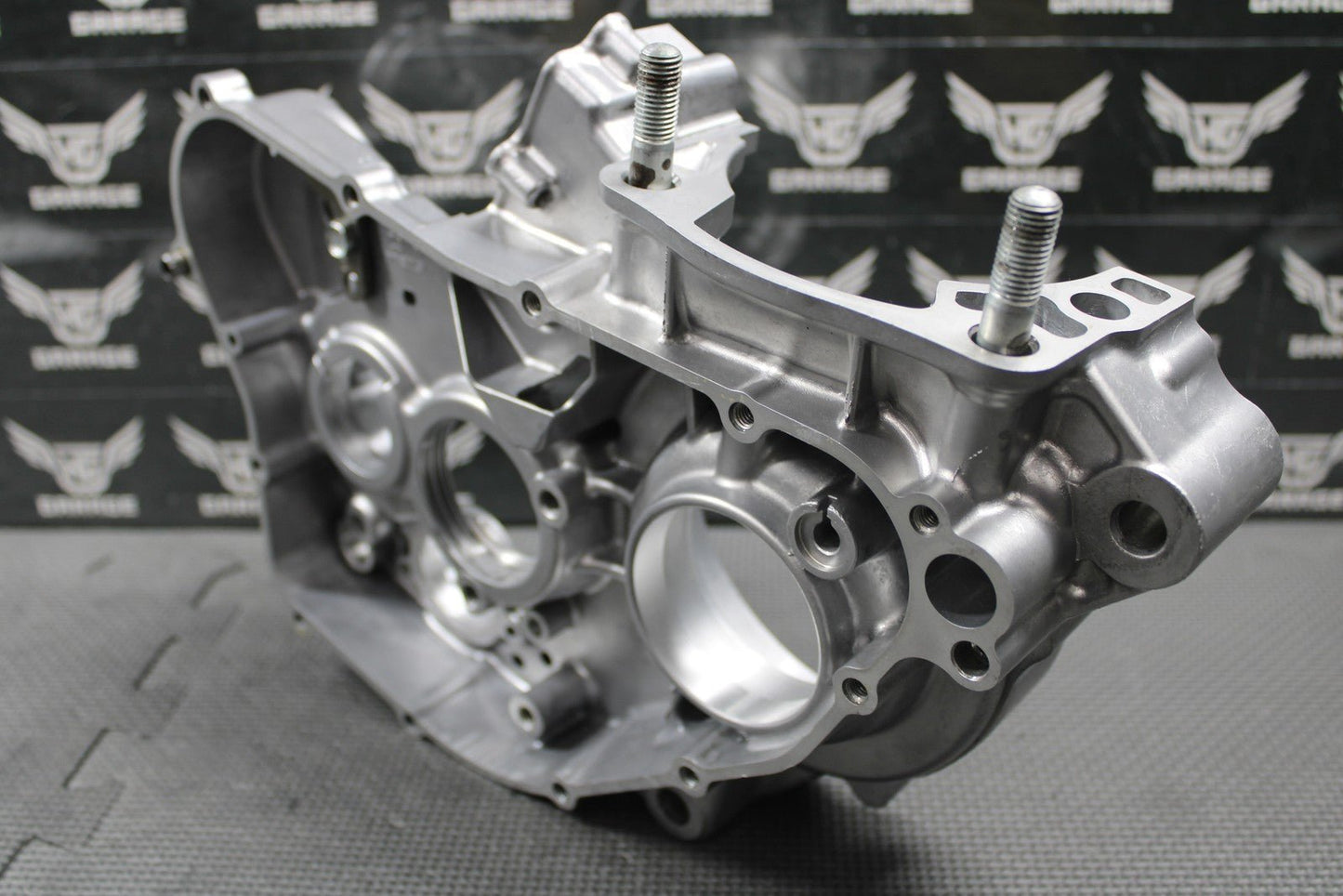 2003 HONDA CR250R OEM RIGHT ENGINE CRANKCASE CRANK CASE BLOCK 04921 - KZ3 - L30 MINT - hggarage