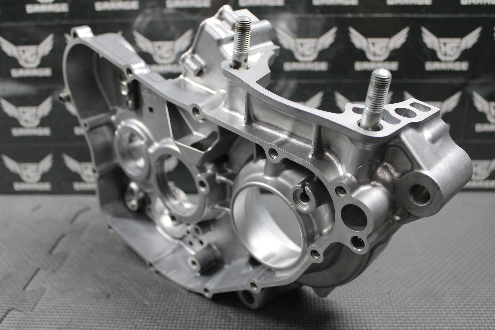 2003 HONDA CR250R OEM RIGHT ENGINE CRANKCASE CRANK CASE BLOCK 04921 - KZ3 - L30 MINT - hggarage