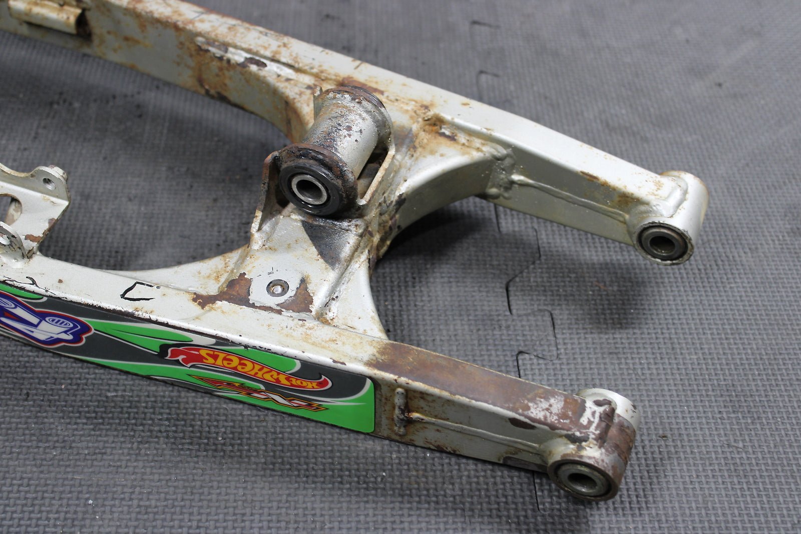 2000 Kawasaki KX65 OEM Swingarm Swing Arm Suspension 33001 - 1598 - Tx - hggarage