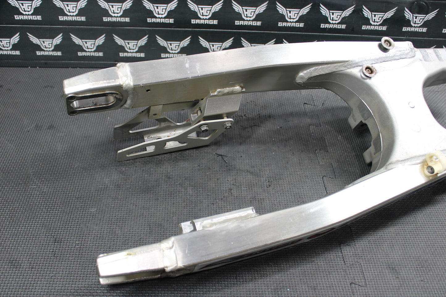 2004 SUZUKI RM125 RM250 K4 OEM SWINGARM SWING ARM SUSPENSION 61000-37F30