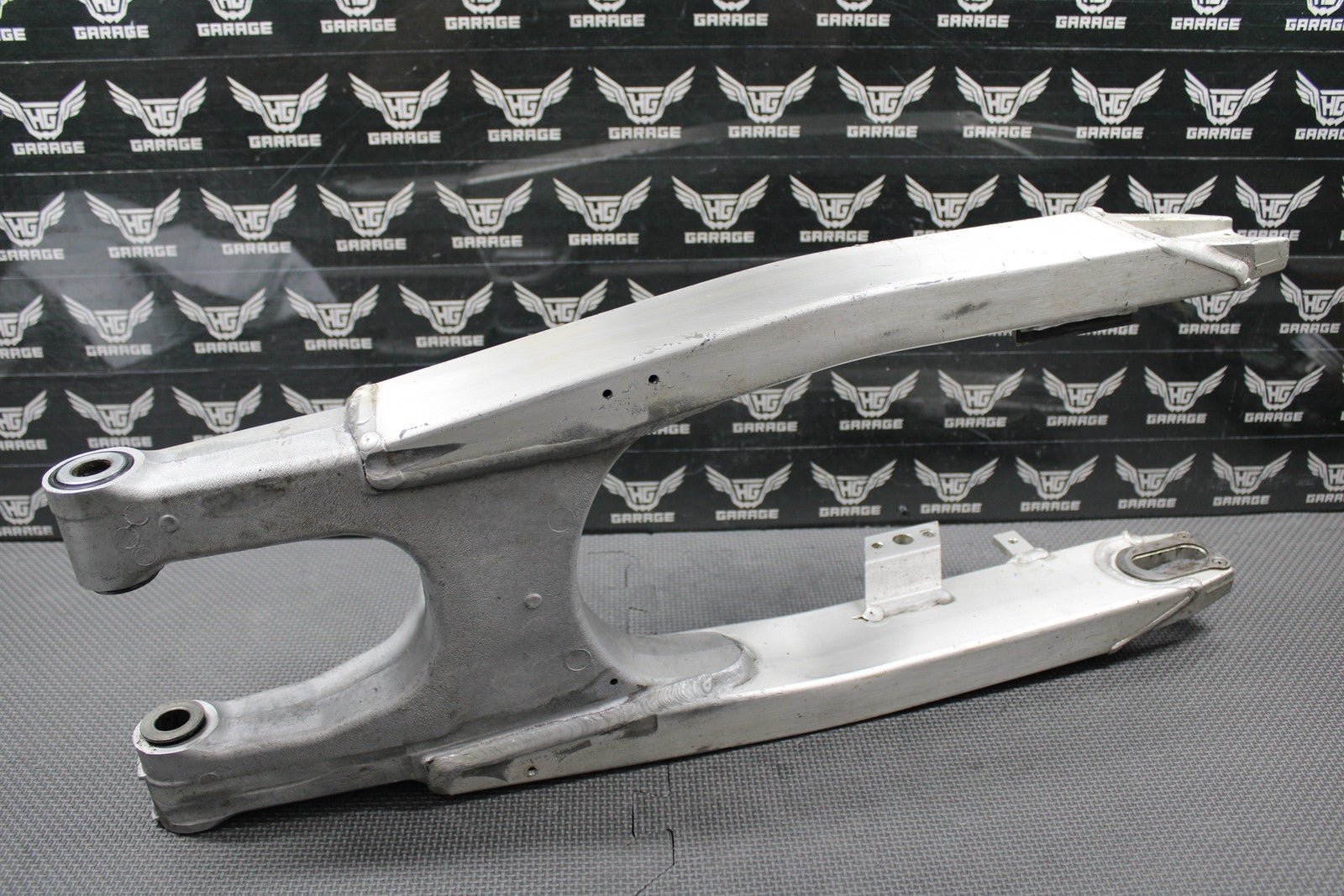 1999 SUZUKI RM125 RM250 OEM SWINGARM SWING ARM SUSPENSION 61000 - 37E10 NICE! - hggarage