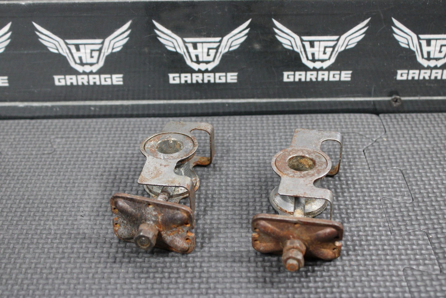 1991 87 - 95 HONDA CR80R OEM SWINGARM CHAIN TENSIONER ADJUSTMENT BRACKETS - hggarage