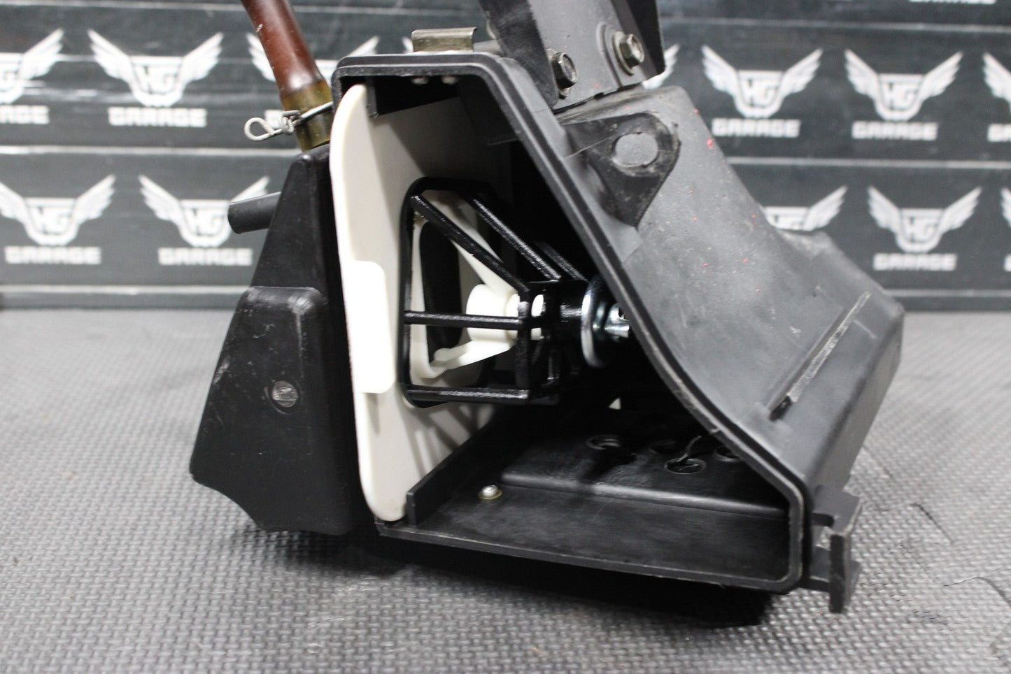 2000 YAMAHA TTR125L 00 - 03 OEM AIRBOX INTAKE AIR CLEANER CASE 5HP - 14411 - 01 - 00 - hggarage