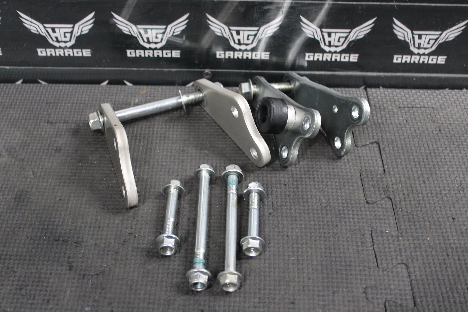2013 SUZUKI DRZ400SM OEM ENGINE MOTOR MOUNT STAY BRACKETS - hggarage