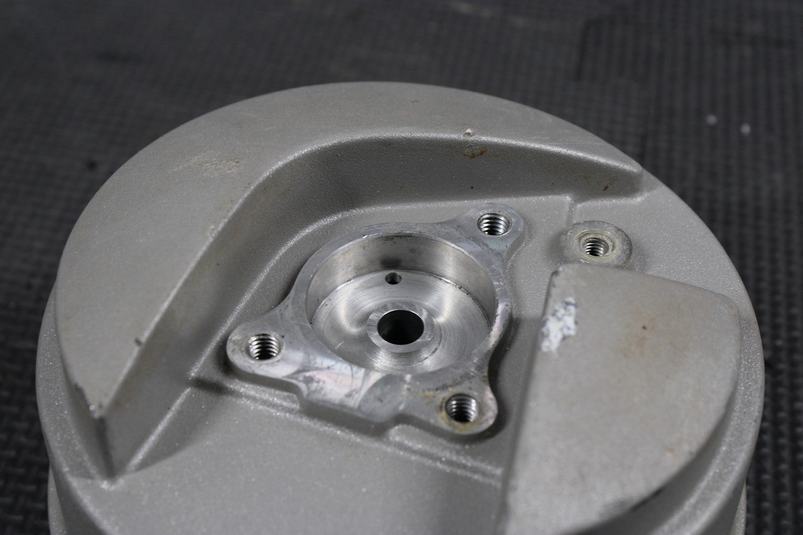 2013 HUSQVARNA TE511 OEM ENGINE MOTOR SIDE CLUTCH COVER 7729380 - hggarage