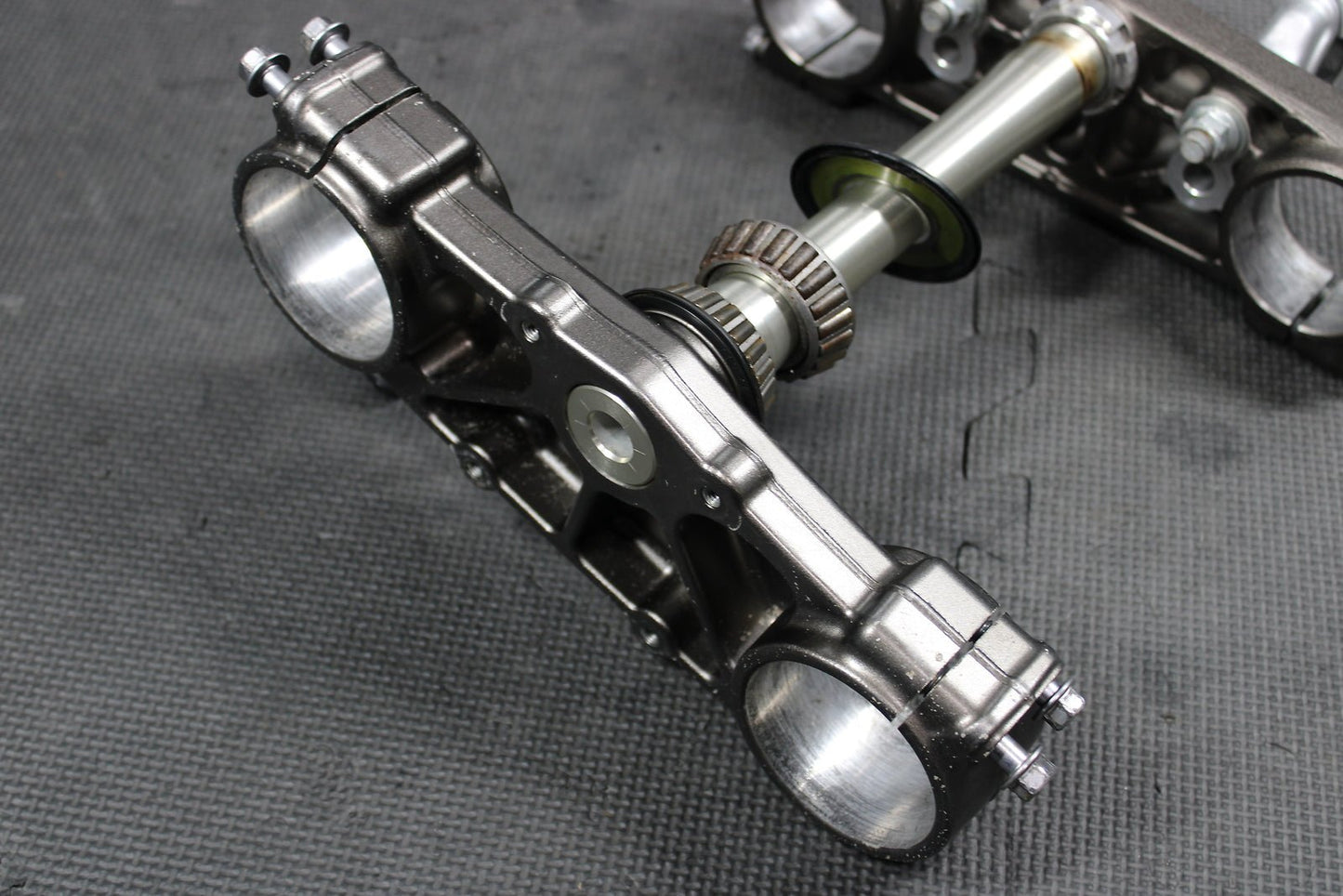 2010 Yamaha 10 - 13 YZ450F OEM Front Forks Lower Upper Triple Tree Assembly - hggarage