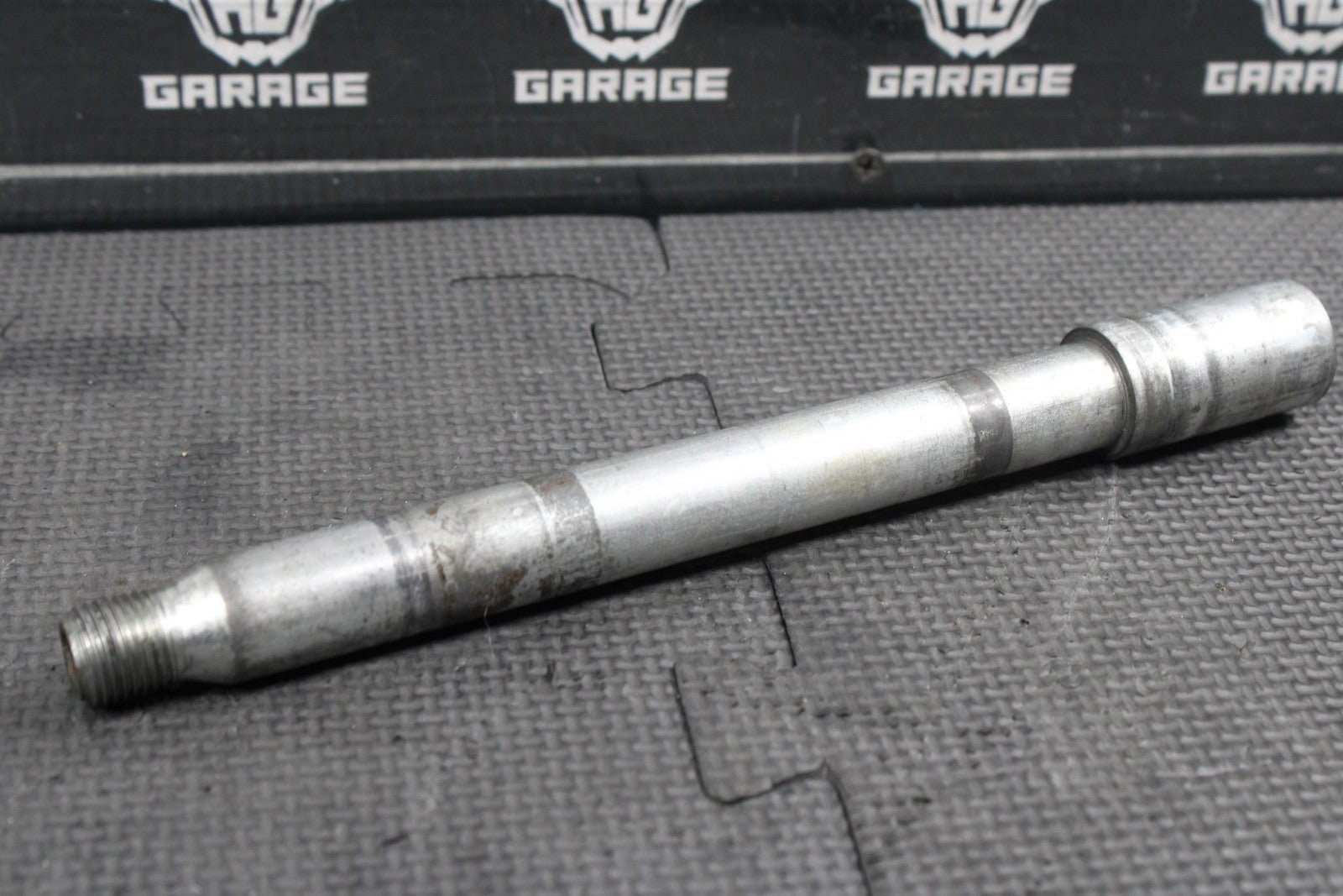 2006 YAMAHA YZ250F OEM FRONT WHEEL RIM AXLE PIVOT BOLT 1C3 - 25181 - 10 - 00 - hggarage