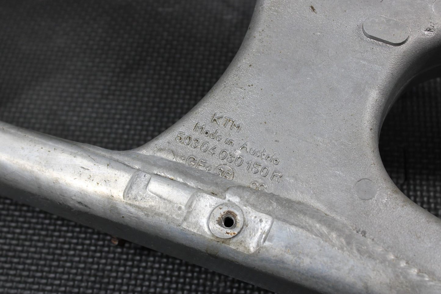 2000 KTM 125 200 250 300 380 OEM SWINGARM SWING ARM SUSPENSION 50304030244 - hggarage
