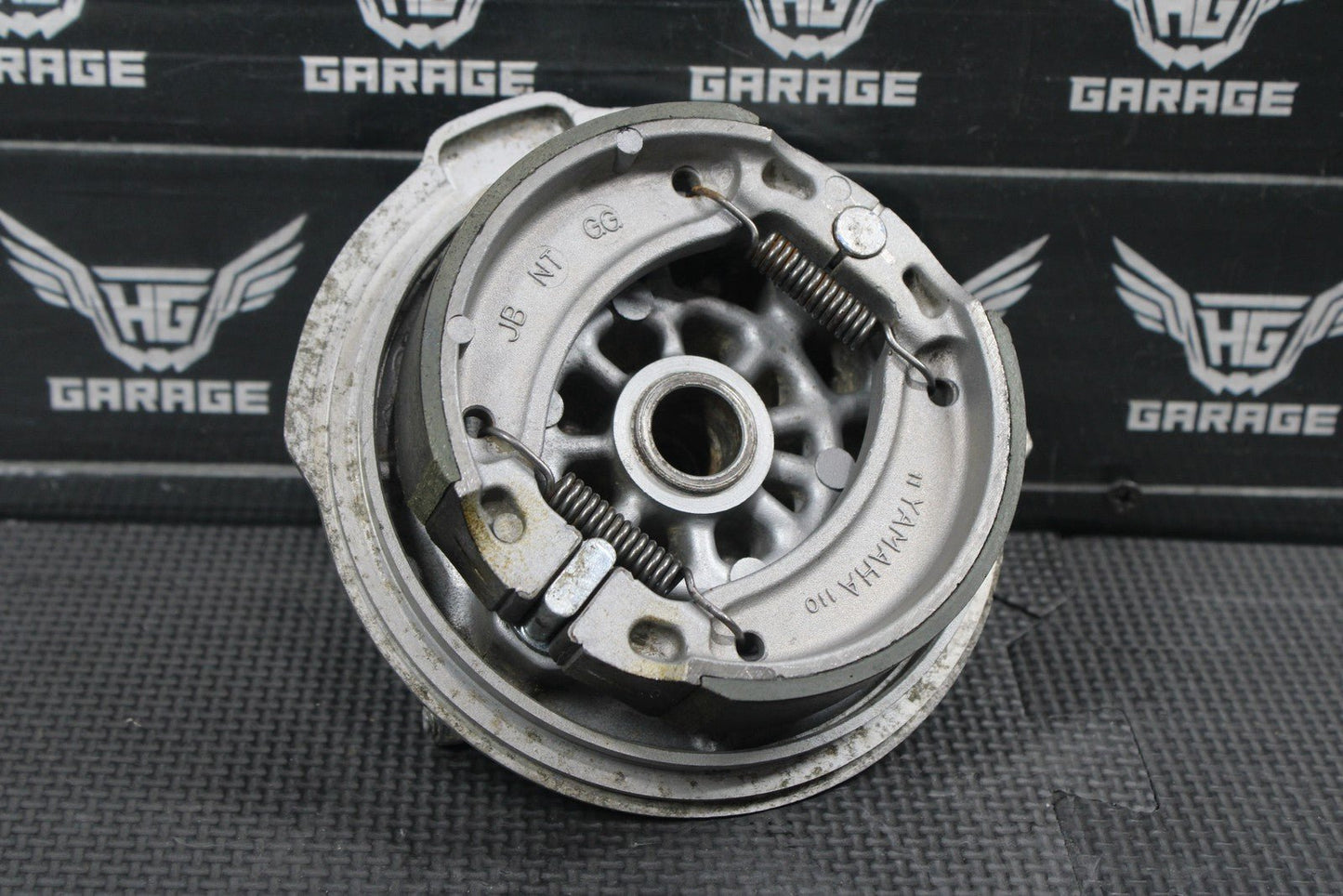 1987 YAMAHA TW200 OEM REAR BACK BRAKE DRUM ASSEMBLY GOOD! - hggarage