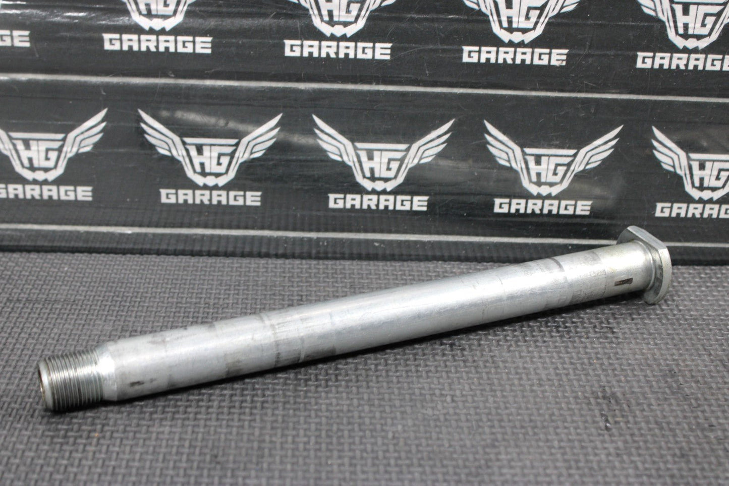 2005 YAMAHA YZ450F OEM REAR AXLE BACK WHEEL RIM PIVOT BOLT 1C3 - 25381 - 00 - 00 MINT! - hggarage