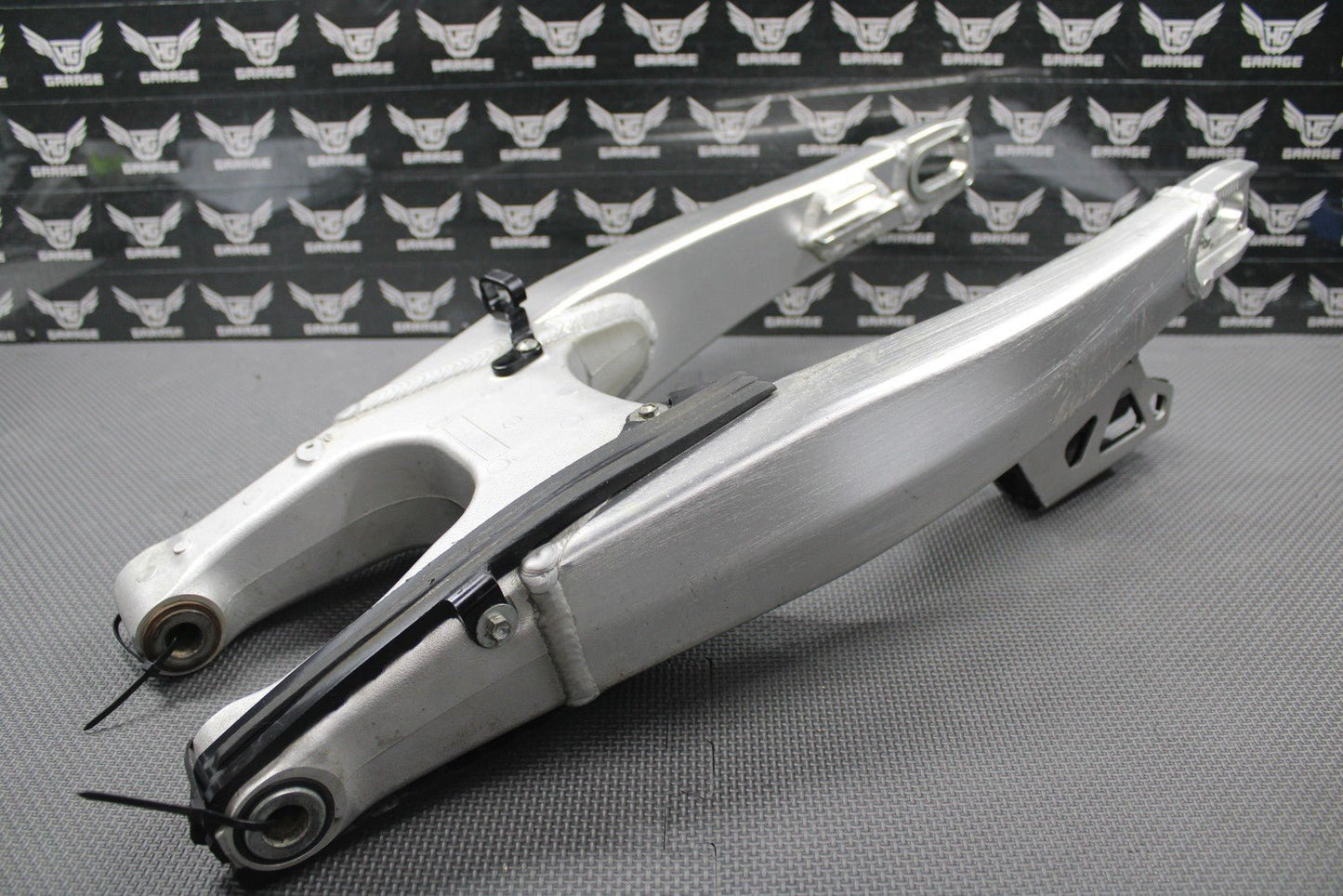 2019 SUZUKI 19 - 21 RMZ250 OEM SWINGARM SWING ARM SUSPENSION 61000 - 46K00 GOOD! - hggarage
