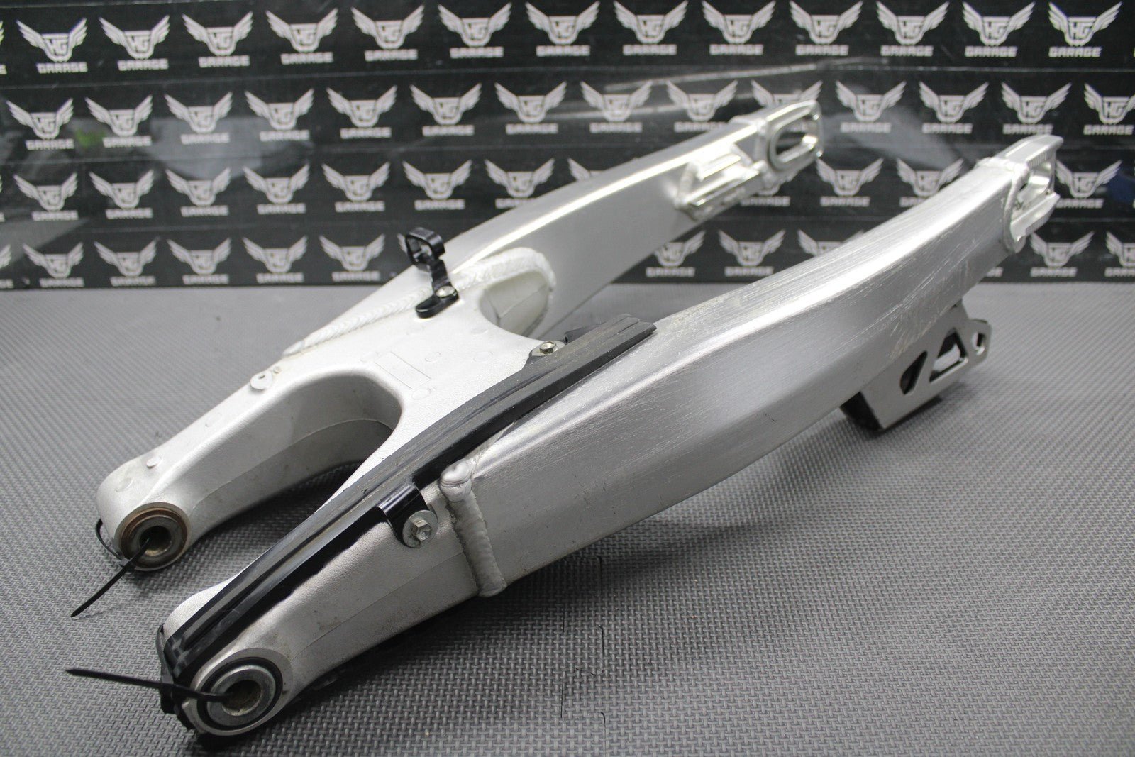 2019 SUZUKI 19 - 21 RMZ250 OEM SWINGARM SWING ARM SUSPENSION 61000 - 46K00 GOOD! - hggarage