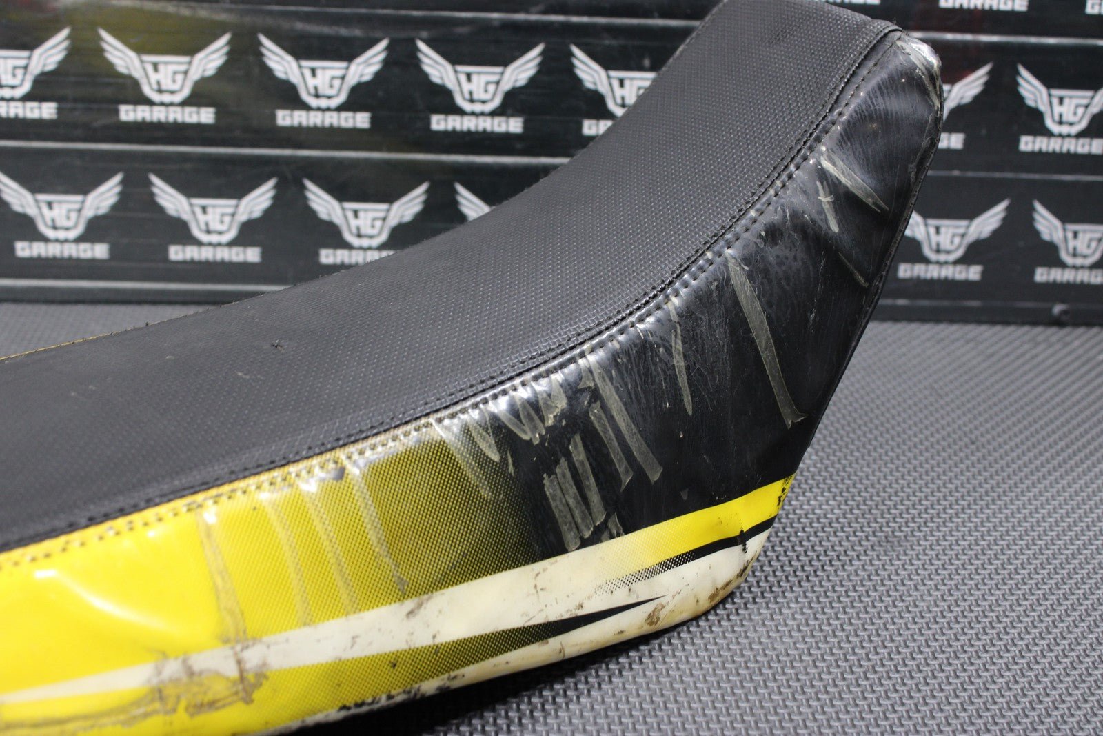 2001 SUZUKI RM80 OEM SEAT SADDLE CUSHION 45100 - 03B70 - DY1 - hggarage