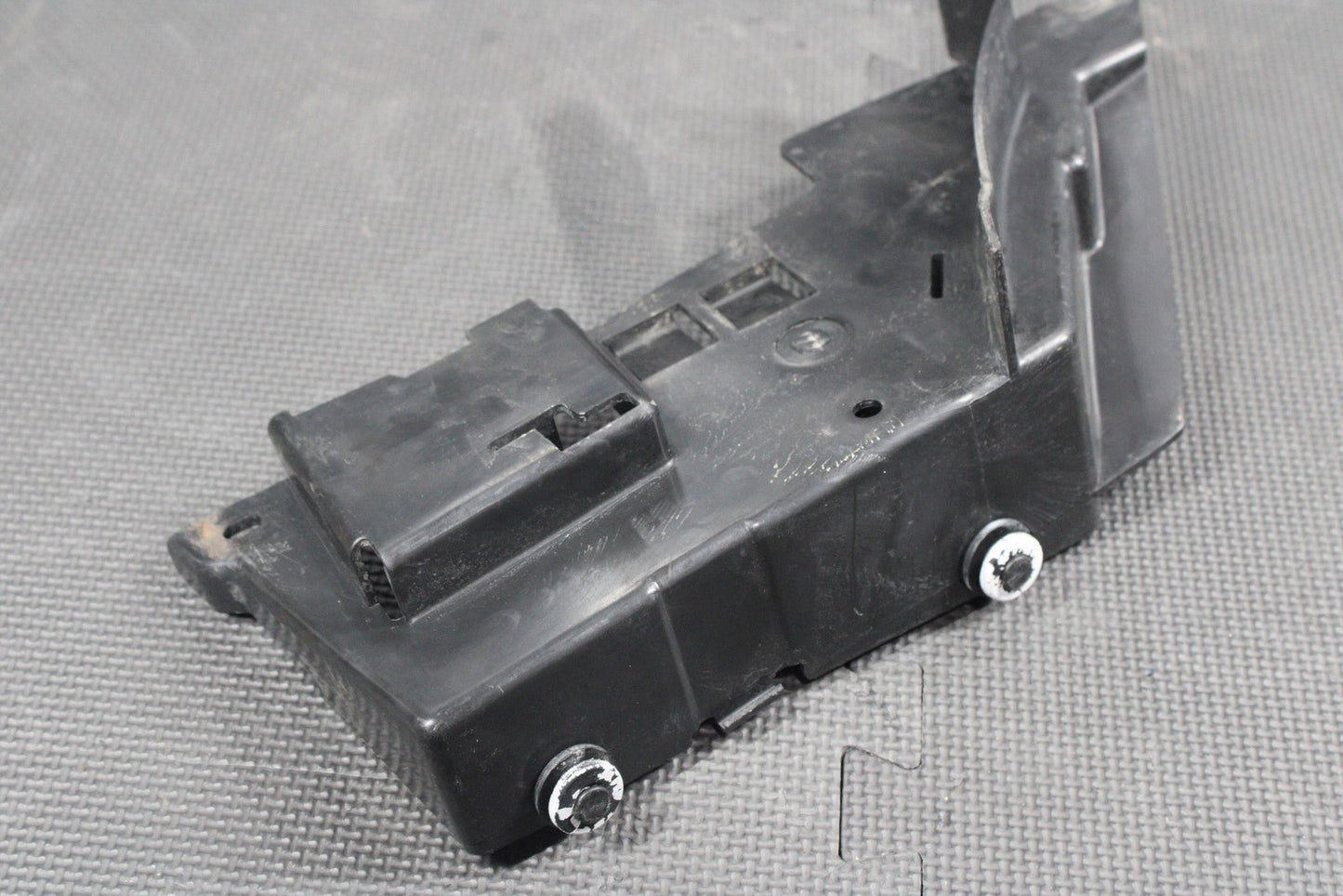 1987 87 - 00 YAMAHA TW200 ELECTRICAL WIRING TRAY HOLDER PLASTIC 2JX - 2177A - 00 - 00 - hggarage