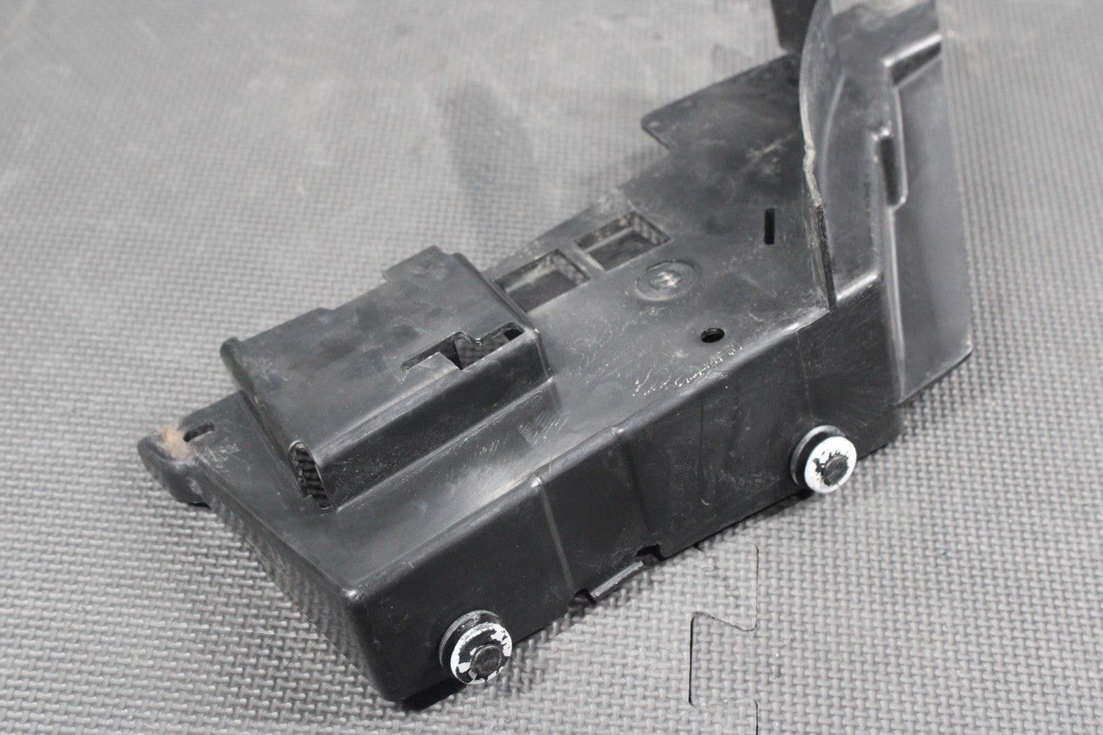 1987 87 - 00 YAMAHA TW200 ELECTRICAL WIRING TRAY HOLDER PLASTIC 2JX - 2177A - 00 - 00 - hggarage