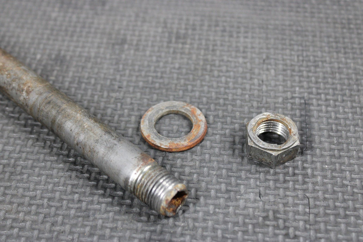 1996 SUZUKI RM250 OEM REAR BACK SWINGARM BOLT SUSPENSION PIVOT AXLE 61211 - 28C00 - hggarage