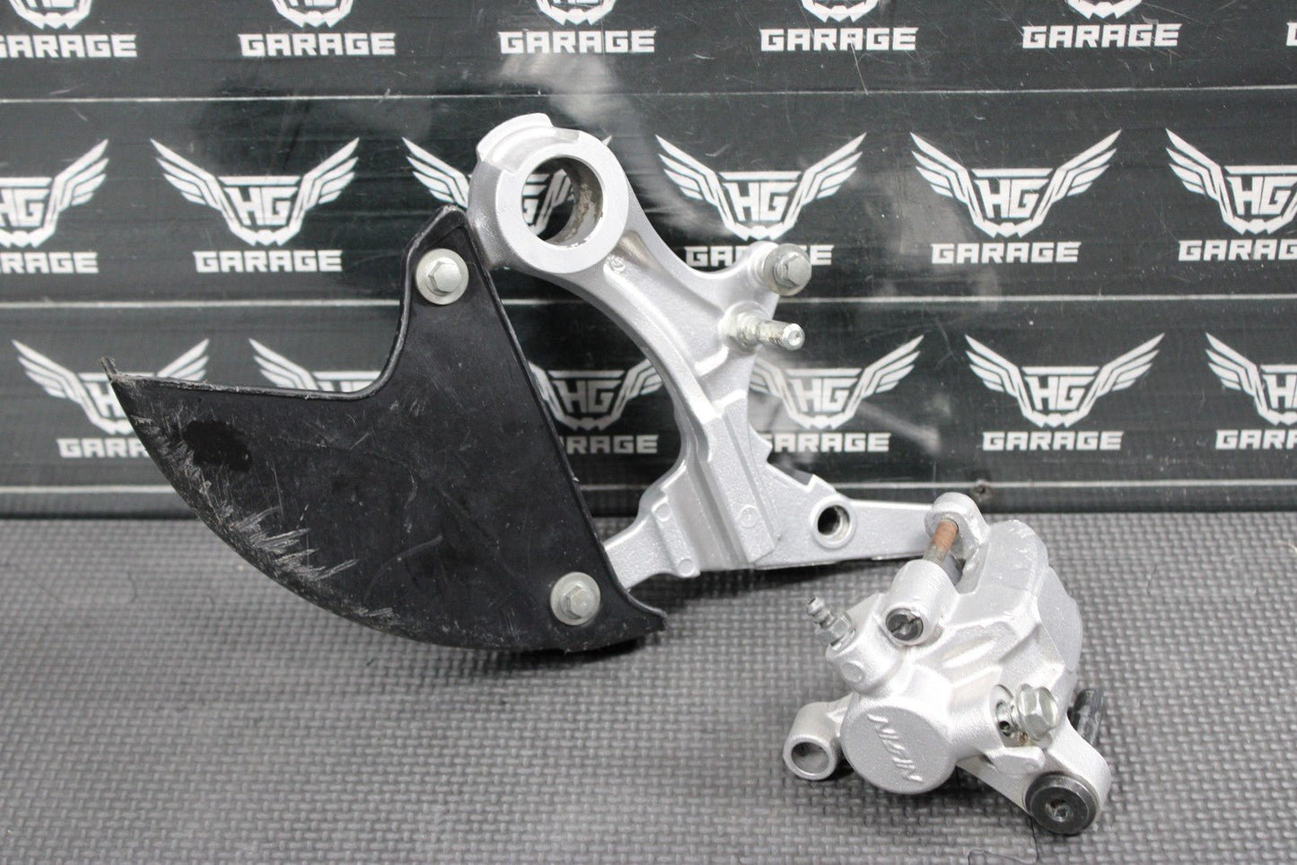 2014 KAWASAKI KX250F 04 - 18 OEM NISSIN REAR BACK BRAKE CALIPER HANGER 43080 - 0230 - hggarage