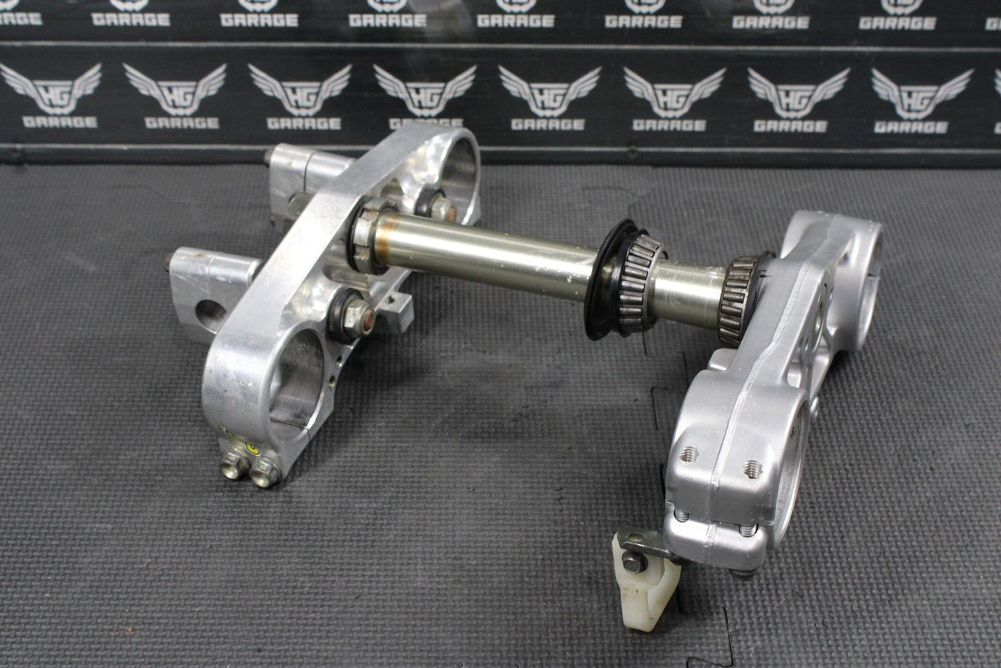 2002 YAMAHA YZ250 OEM FRONT FORKS LOWER BILLET UPPER TRIPLE TREE STEM CLAMP - hggarage