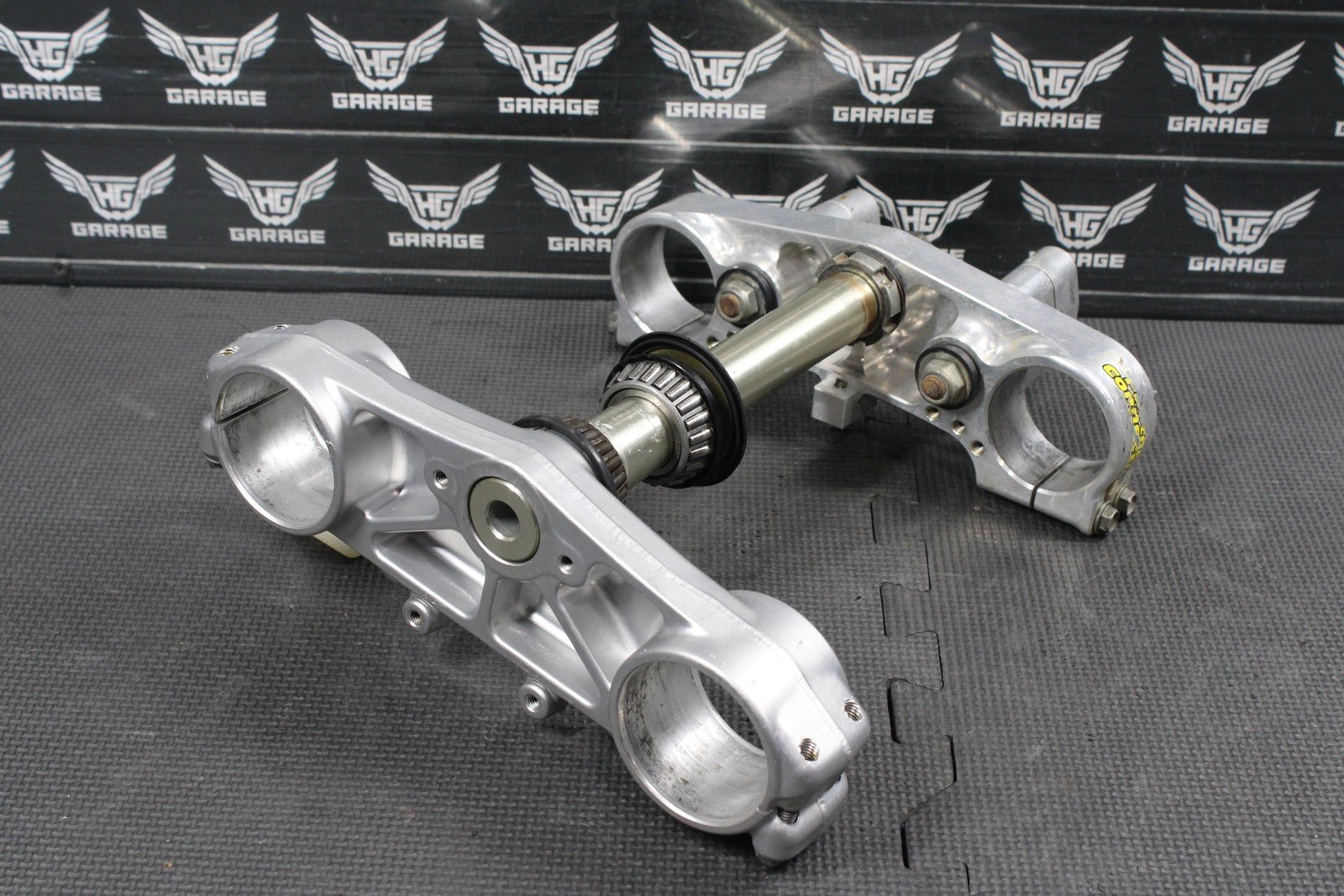 2002 YAMAHA YZ250 OEM FRONT FORKS LOWER BILLET UPPER TRIPLE TREE STEM CLAMP - hggarage