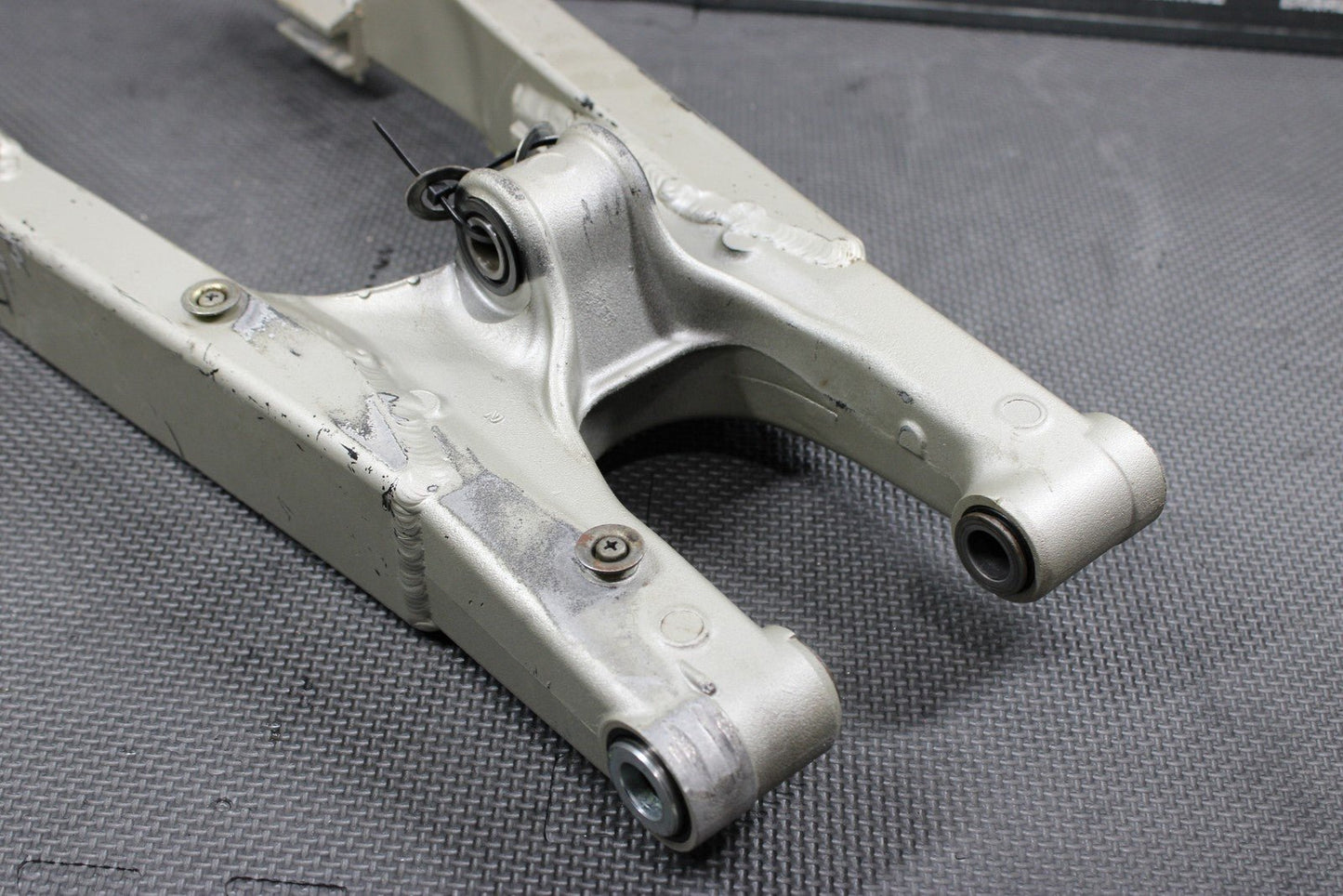 1996 KAWASAKI KX125 KX250 OEM SWINGARM SWING ARM SUSPENSION 33001 - 1487 - TX - hggarage
