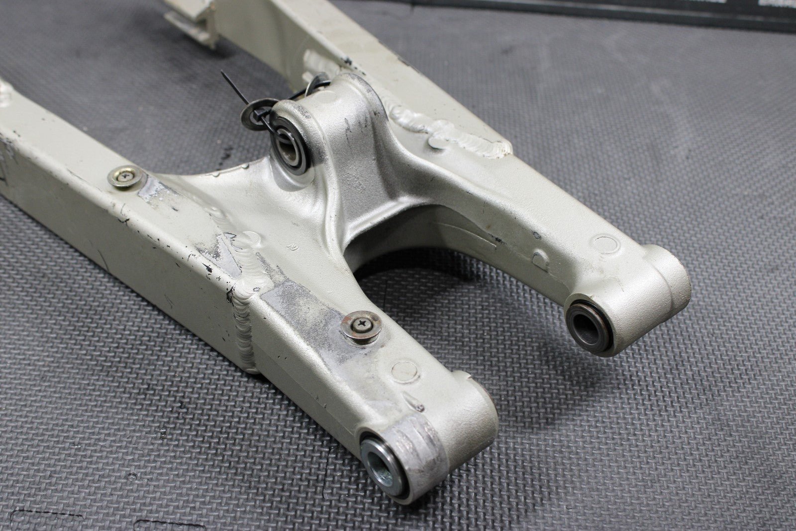 1996 KAWASAKI KX125 KX250 OEM SWINGARM SWING ARM SUSPENSION 33001 - 1487 - TX - hggarage