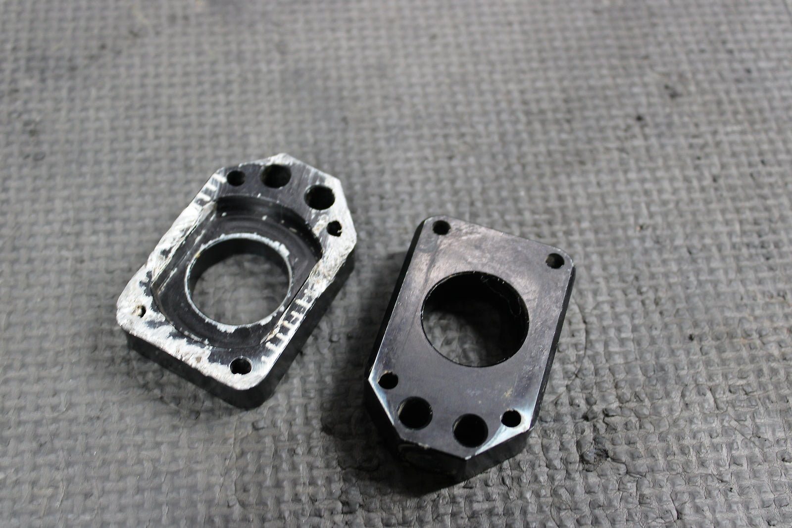 2006 Yamaha YZ450F OEM Rear Axle Back Wheel Rim Pivot Bolt Axel 1C3 - 25381 - 90 - 00 - hggarage