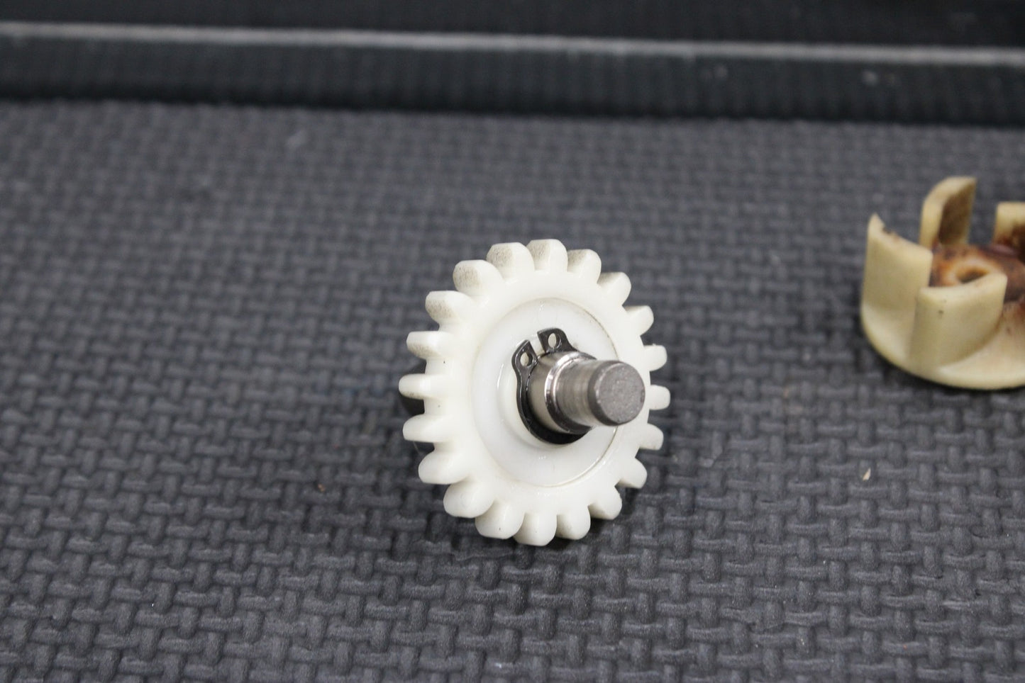 47413529