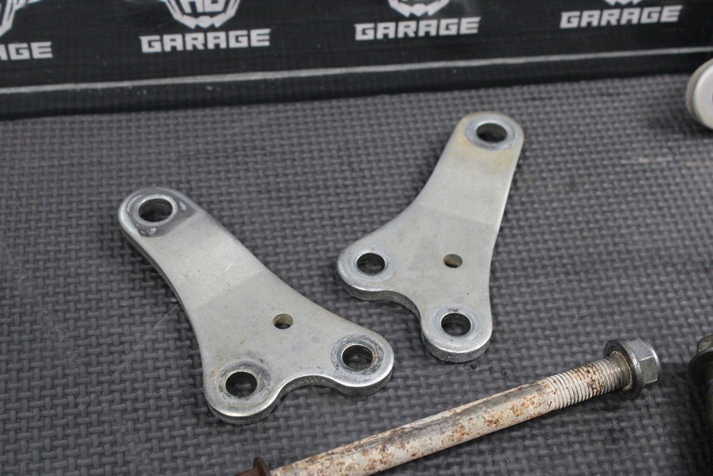 2000 SUZUKI DRZ400 DRZ400E OEM ENGINE MOTOR MOUNT STAY BRACKETS - hggarage