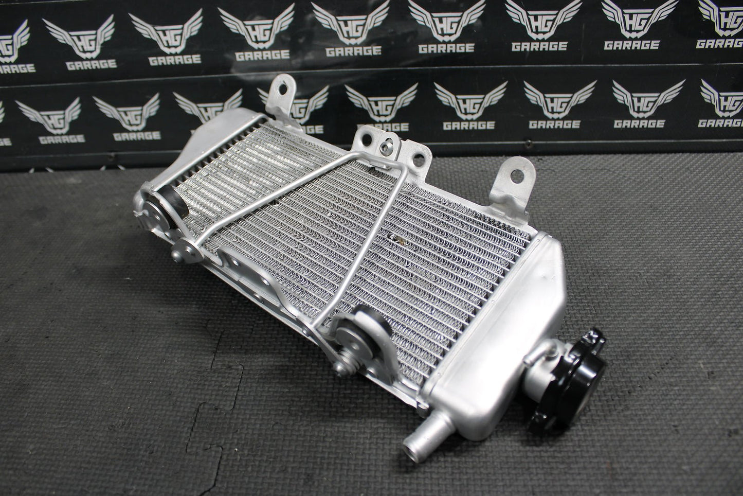 2006 Yamaha YZ450F OEM Right Fill Side Radiator Cooler Tusk Cap 2S2 - 12461 - 00 - 00 - hggarage