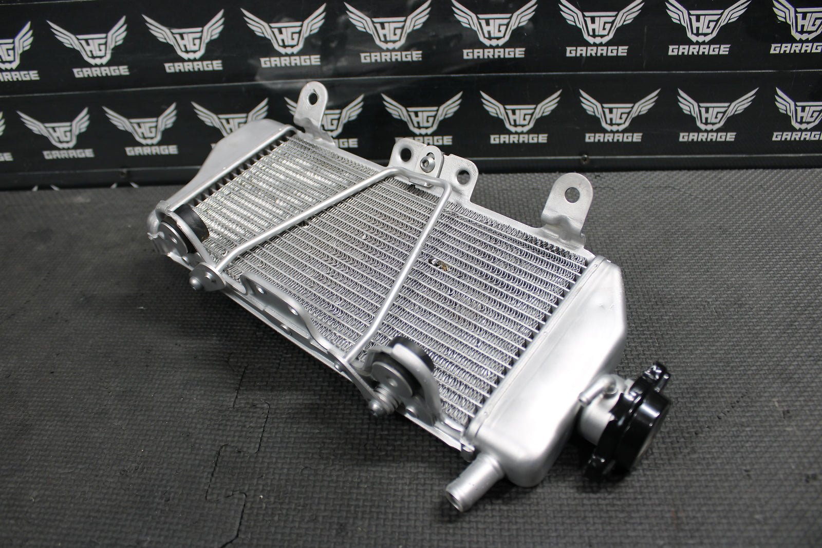 2006 Yamaha YZ450F OEM Right Fill Side Radiator Cooler Tusk Cap 2S2 - 12461 - 00 - 00 - hggarage