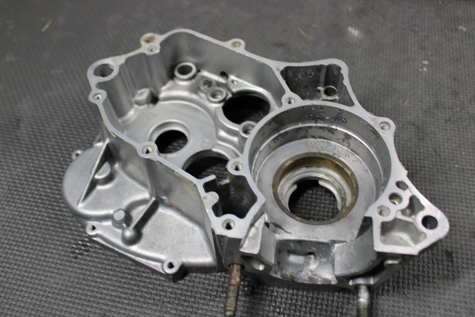 2001 KAWASAKI 01 - 05 KX100 KX85 OEM LEFT RIGHT ENGINE MOTOR CRANKCASE CRANK CASES - hggarage