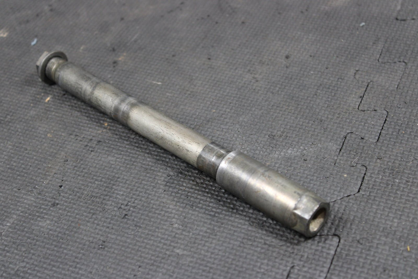 2000 SUZUKI 96 - 00 RM125 RM250 OEM FRONT AXLE BOLT PIVOT BOLT - hggarage