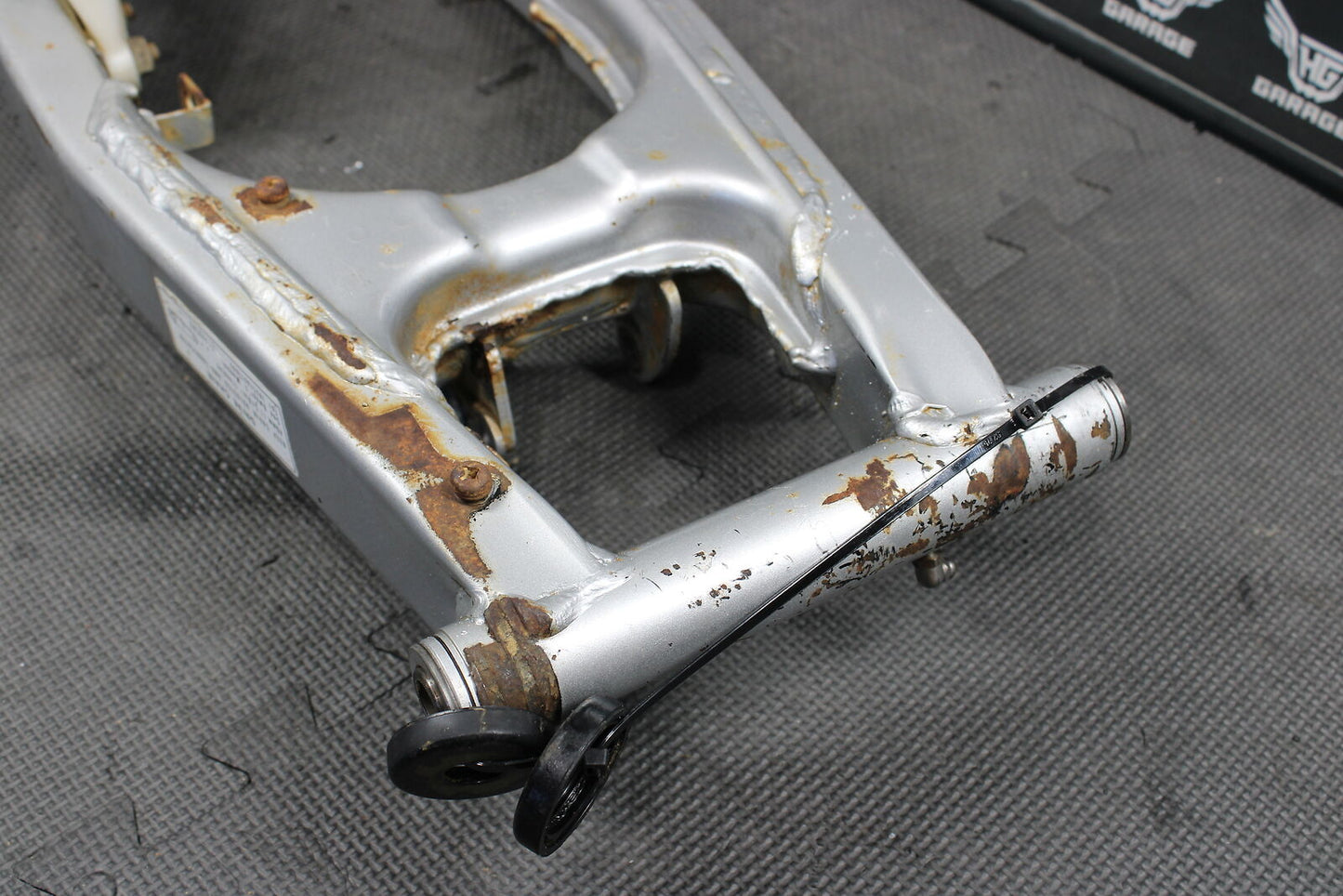 2002 HONDA XR200R OEM SWINGARM SWING ARM SUSPENSION 52200-KT0-A30ZA