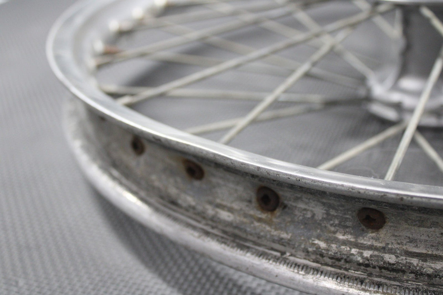 1996 KAWASAKI 93 - 98 KX125 KX250 KX500 OEM 21" FRONT WHEEL RIM HUB 41034 - 1226 - hggarage