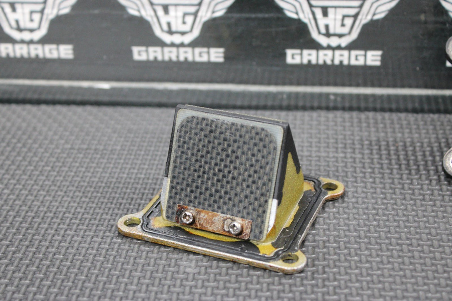 2001 SUZUKI RM80 OEM INTAKE PIPE REED BLOCK ASSEMBLY 13110 - 02B50 13150 - 02B50 - hggarage