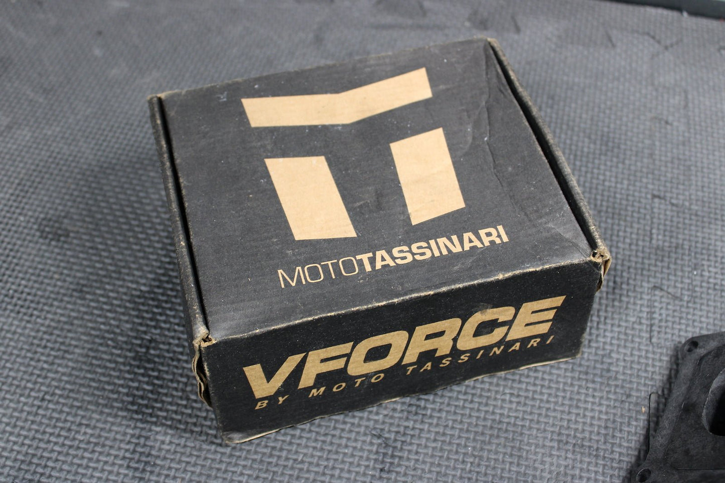 1999 SUZUKI RM125 VFORCE3 INTAKE REED BLOCK ASSEMBLY 13150 - 36E00 - hggarage