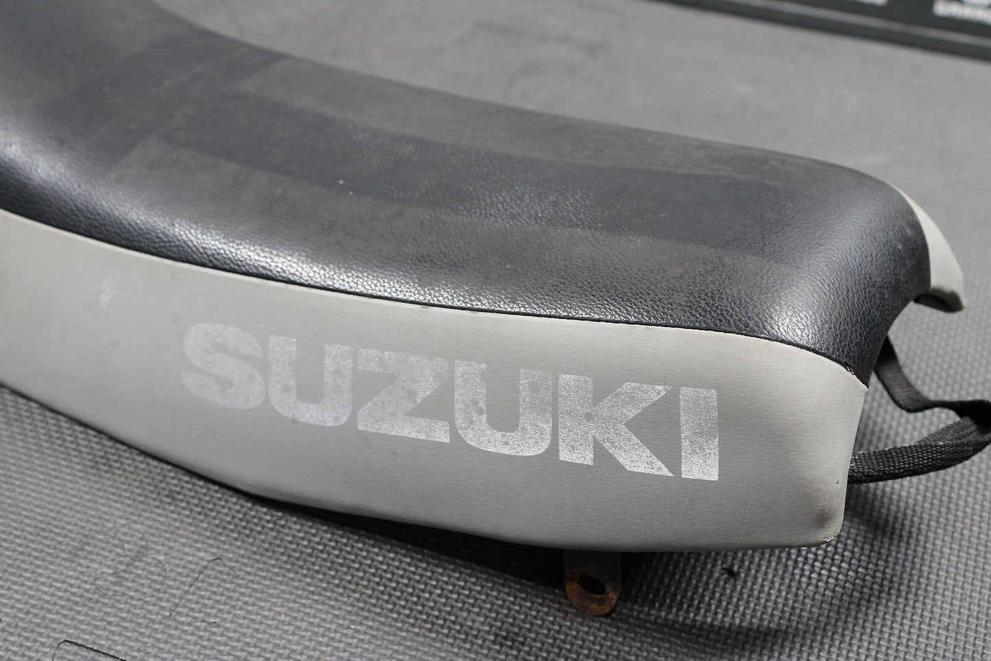 2000 SUZUKI DS80 OEM SEAT SADDLE 45100-03460-M8D