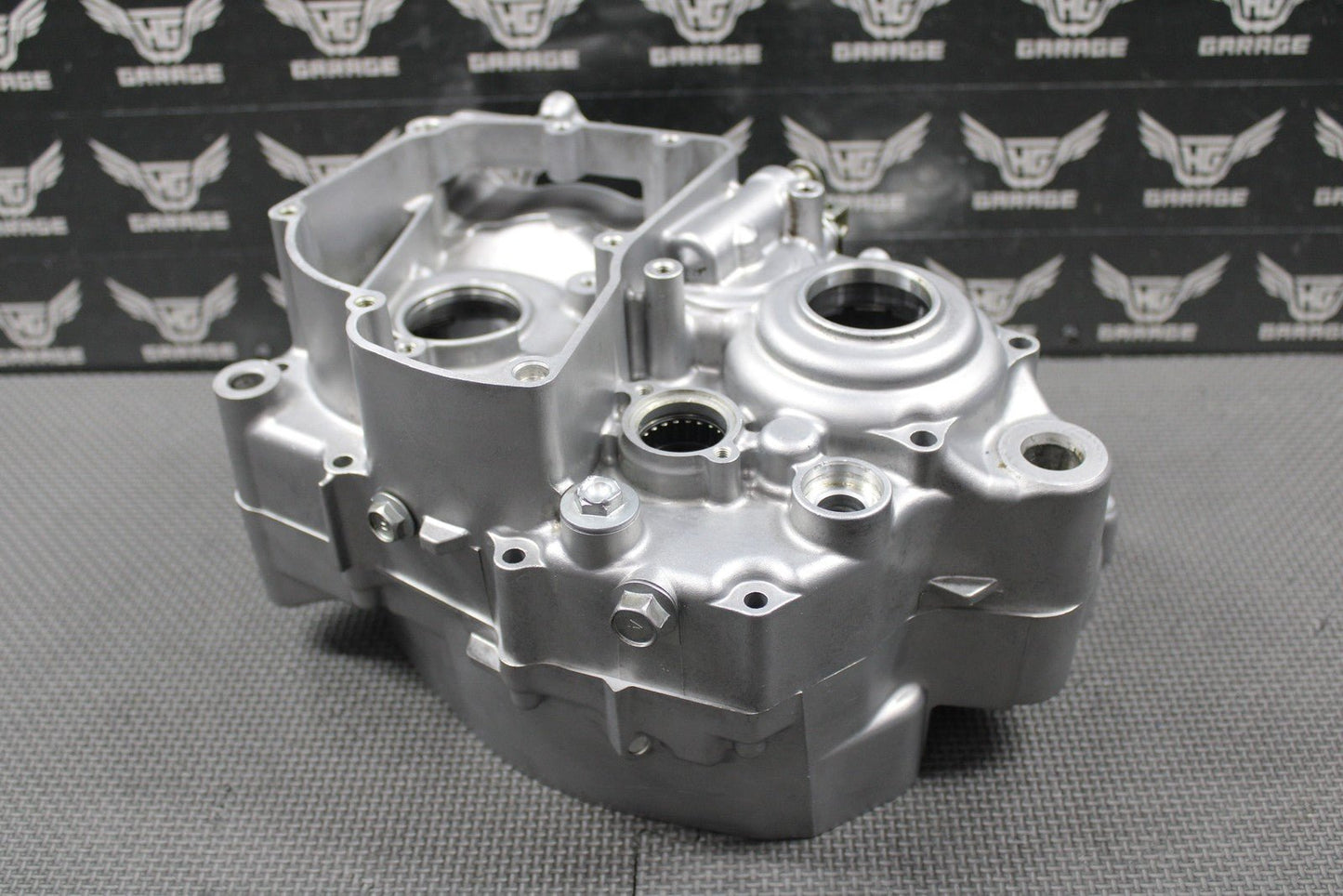 2020 SUZUKI RMZ250 OEM LEFT RIGHT ENGINE CRANKCASE CRANK CASES 11301 - 49850 MINT! - hggarage