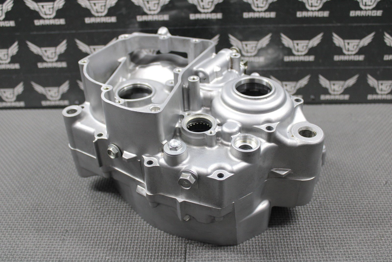 2020 SUZUKI RMZ250 OEM LEFT RIGHT ENGINE CRANKCASE CRANK CASES 11301 - 49850 MINT! - hggarage