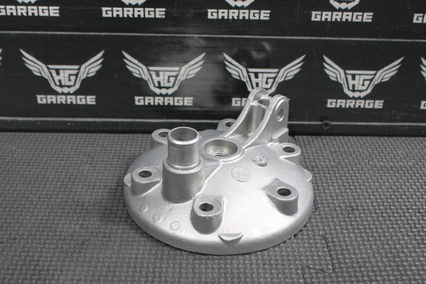 2000 KTM 250 EXC OEM ENGINE MOTOR CYLINDER HEAD COVER DOME TOPEND 54630206000 - hggarage