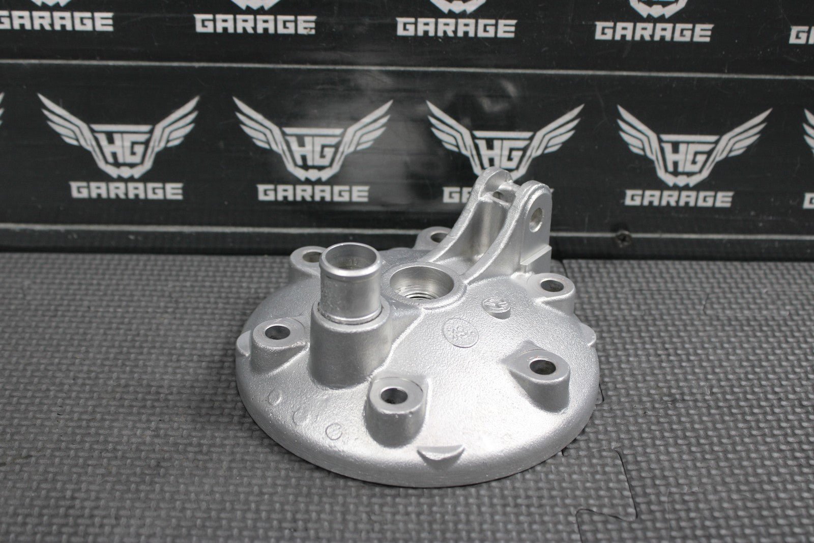2000 KTM 250 EXC OEM ENGINE MOTOR CYLINDER HEAD COVER DOME TOPEND 54630206000 - hggarage