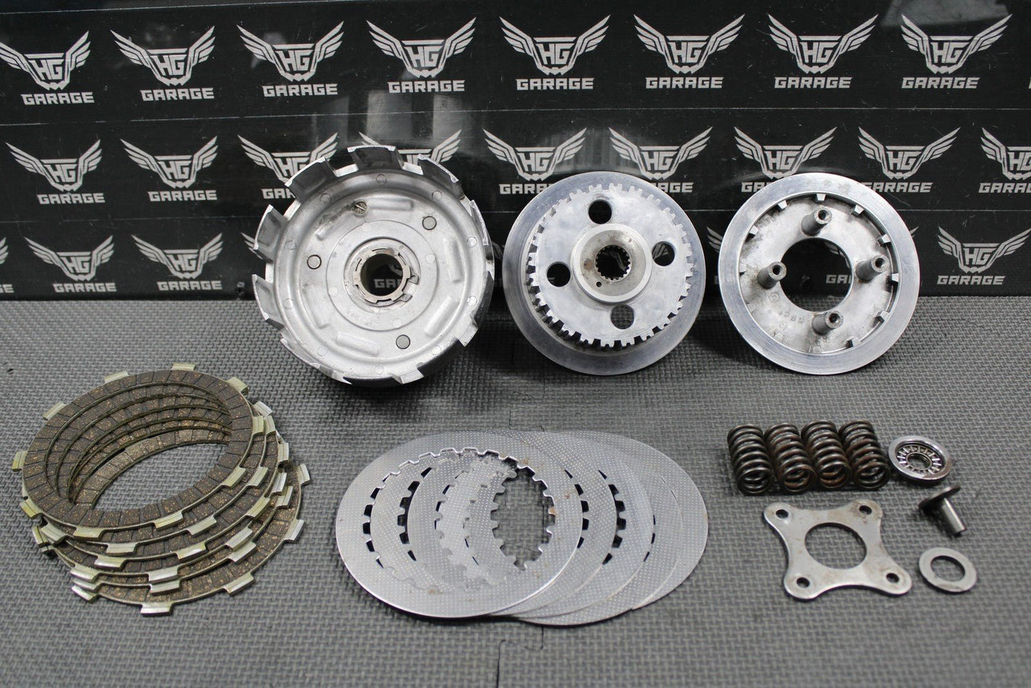 1989 HONDA 88 - 95 XR250R OEM CLUTCH BASKET HUB PRESSURE PLATE W PLATES SPRINGS - hggarage