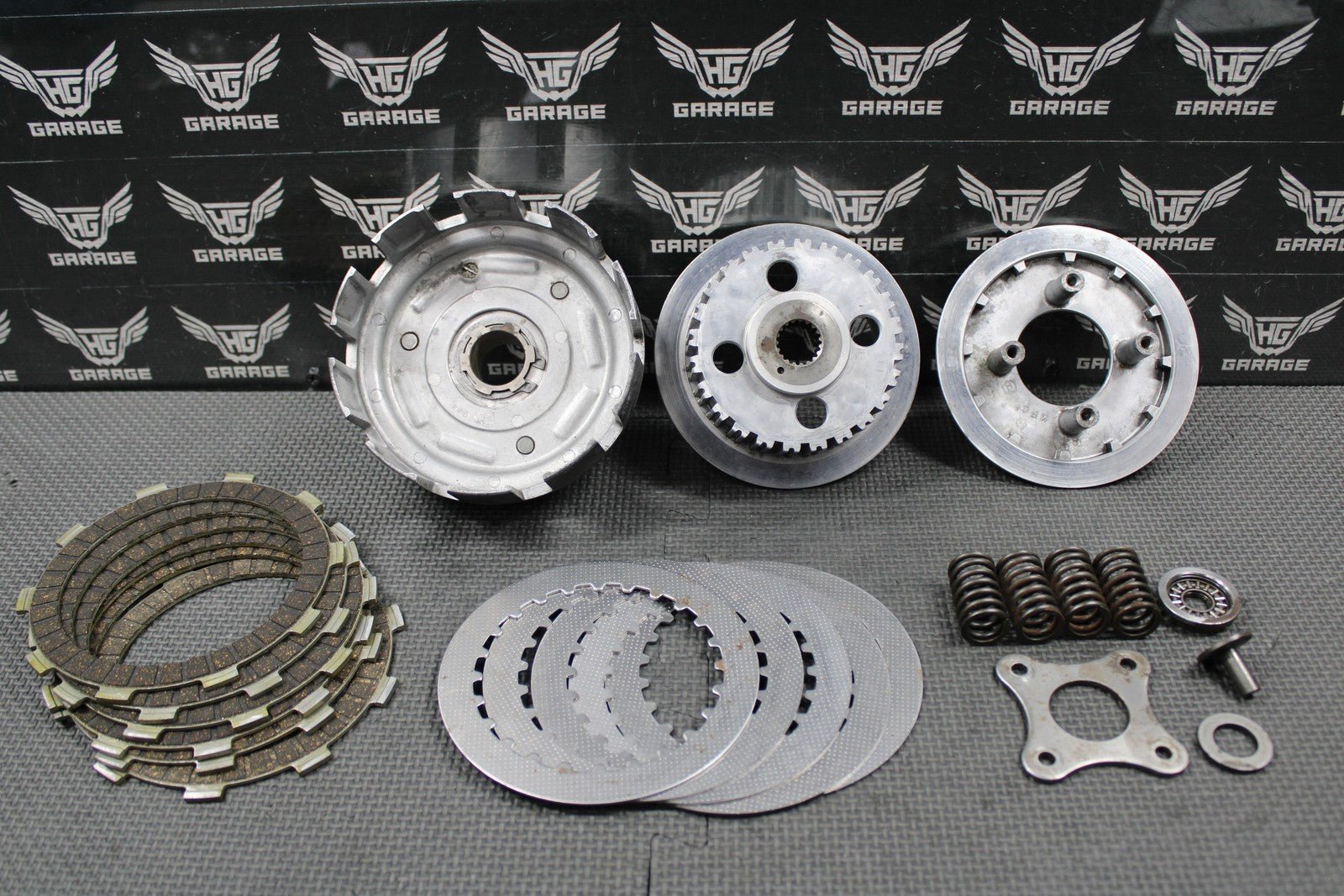 1989 HONDA 88 - 95 XR250R OEM CLUTCH BASKET HUB PRESSURE PLATE W PLATES SPRINGS - hggarage