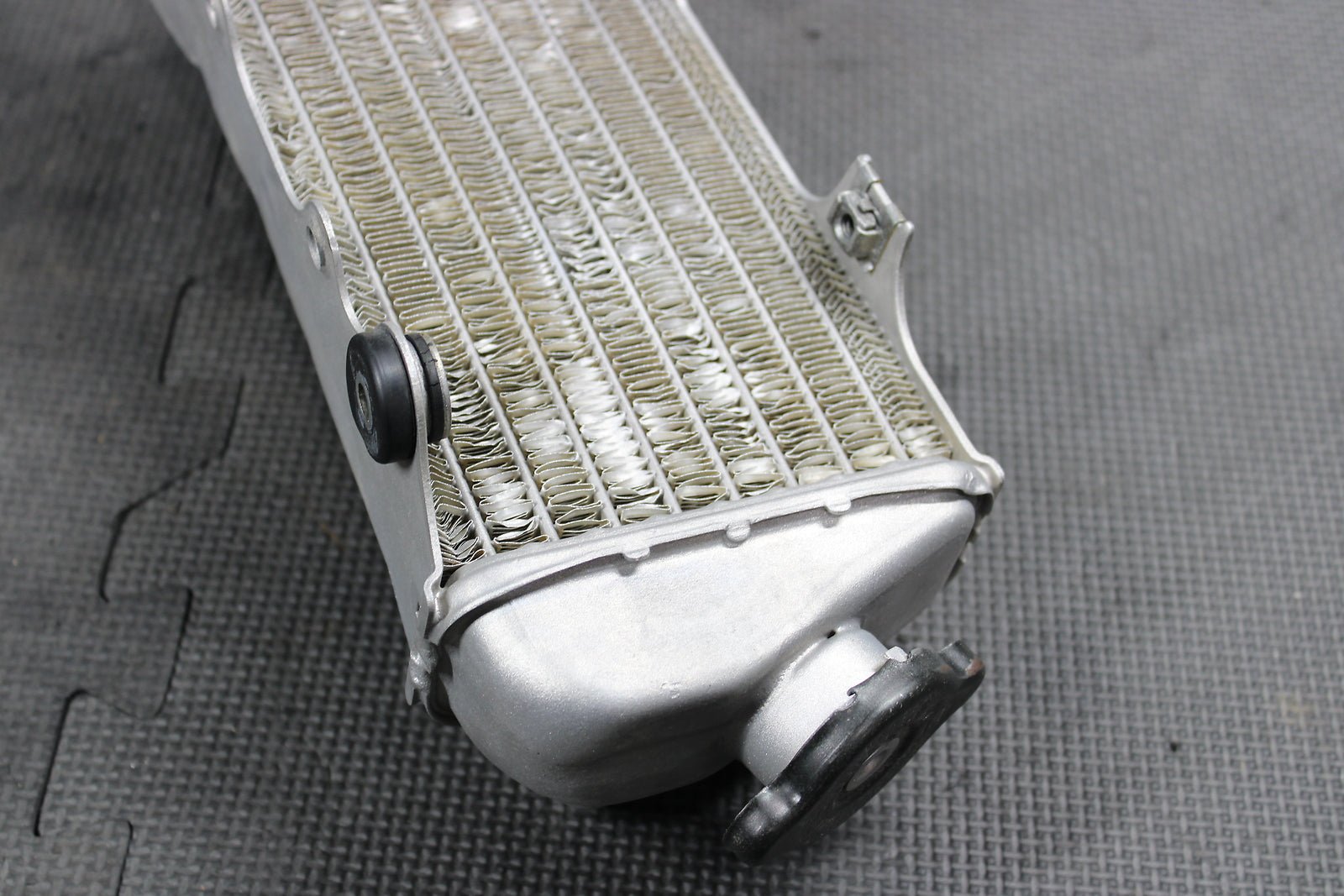 2000 Kawasaki KX80 KX85 OEM Engine Motor Cooling Cooler Radiator 39061 - 1245 - hggarage
